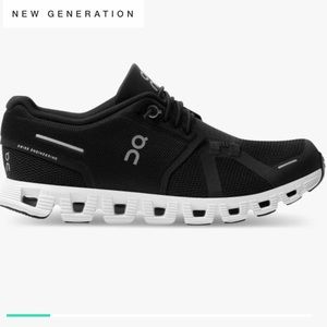 On cloud - cloud 5 black womens sneakers barely worn.